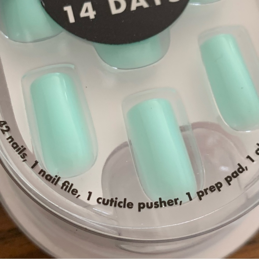 Olive & June Instant Mani Press-On Nails Square Medium Slam Dunk Turquoise NWT - Picture 2 of 6